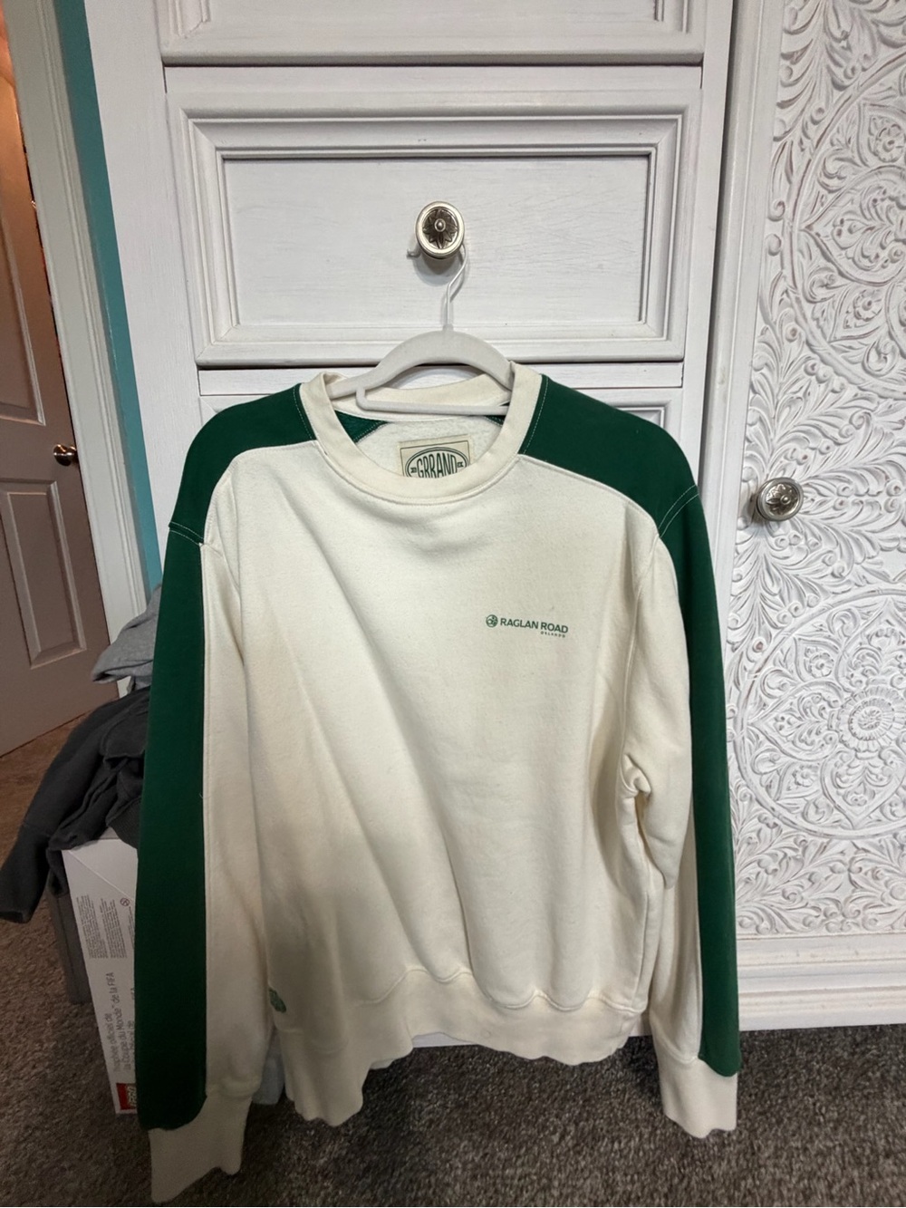 Raglan Road Irish Pub Orlando Crewneck Sweatshirt Size Medium